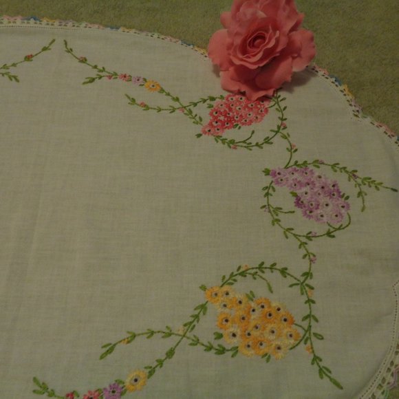 VINTAGE TABLE OR VANITY HAND COLORS EMBROIDERED LONG RUNNER - Picture 2 of 5